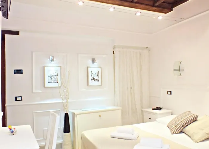 Domus Ester 3*